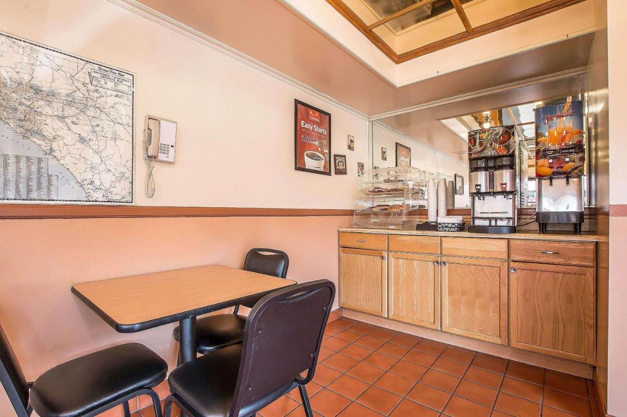 Econo Lodge Anaheim North Екстериор снимка