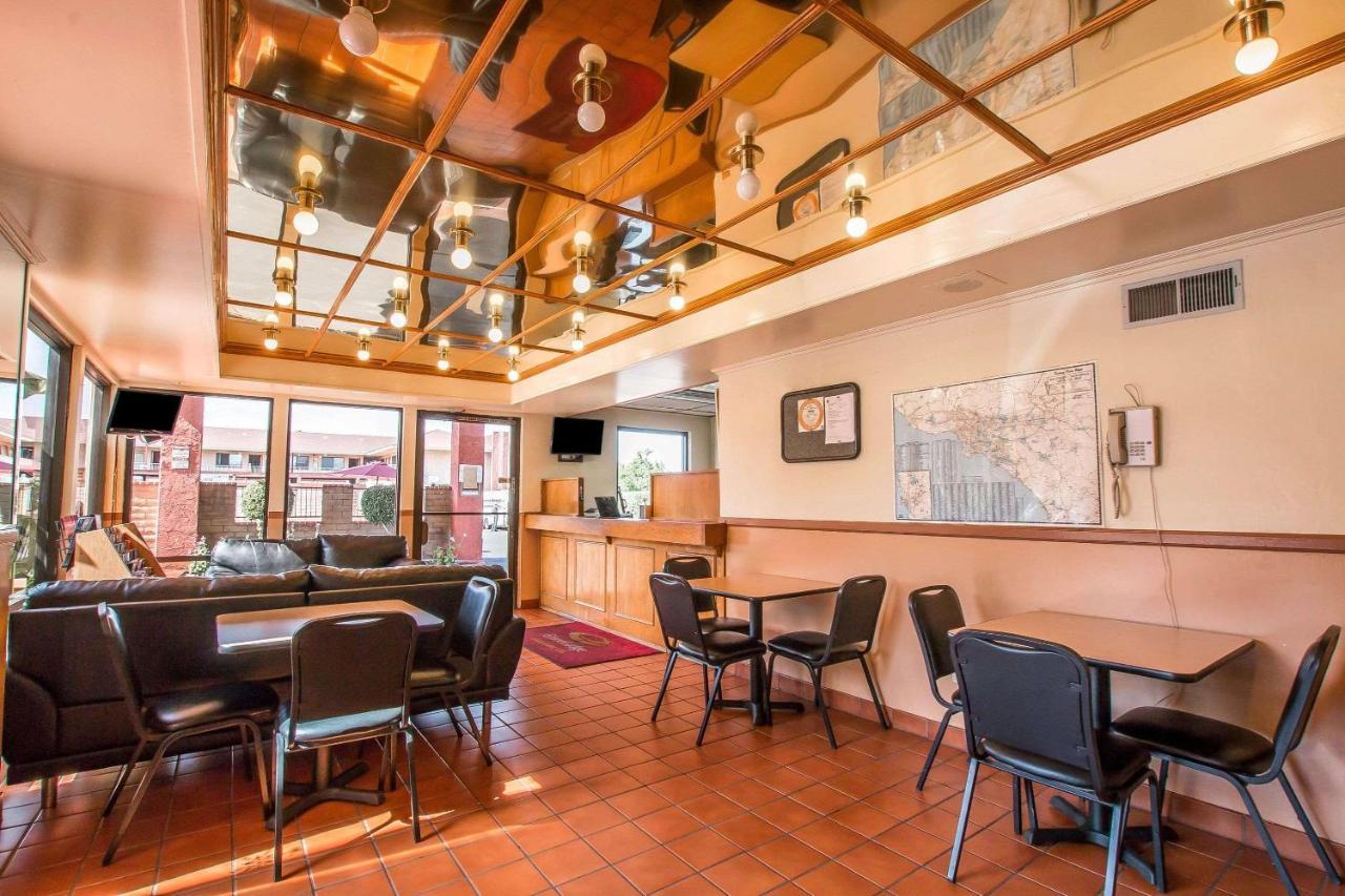 Econo Lodge Anaheim North Екстериор снимка